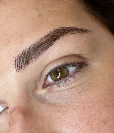 Microblading Sopracciglia a Torino: La Tecnica per Sopracciglia Definite e Naturali